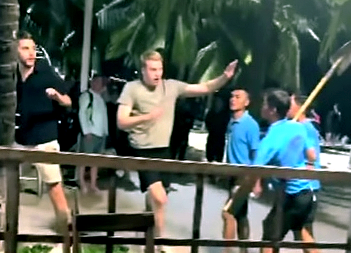 Du khách nước ngoài bị đe dọa ở bãi biển Nha Trang