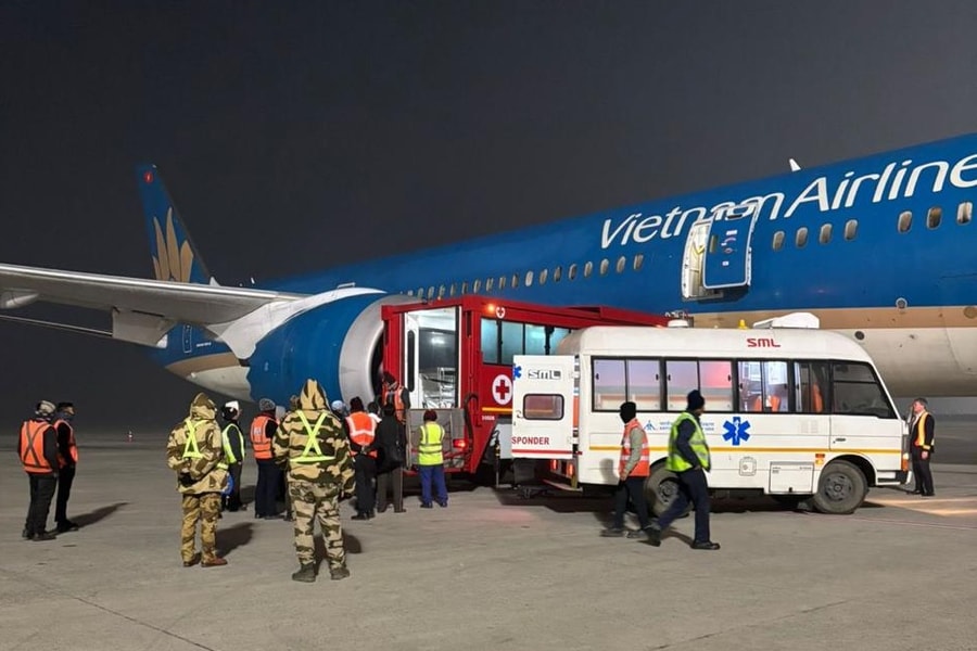 Máy bay Vietnam Airlines hạ cánh khẩn cấp ở Ấn Độ