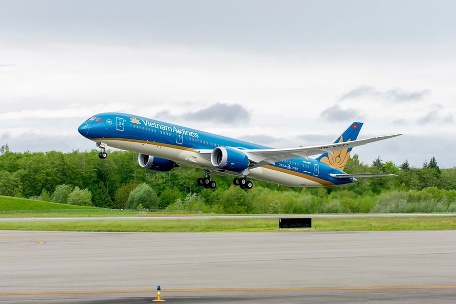 Vietnam Airlines lãi kỷ lục hơn 8.450 tỷ đồng, thanh khoản vẫn thấp