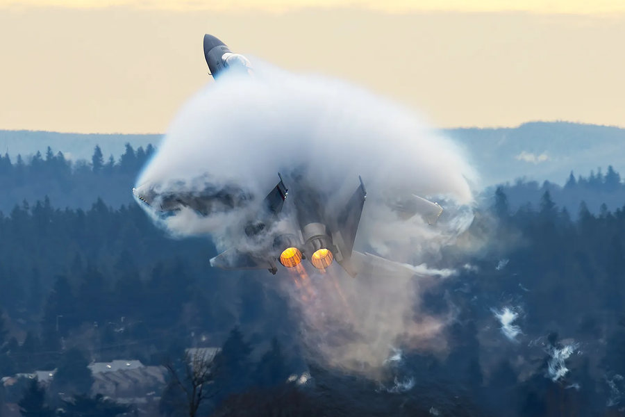 Tiêm kích F-15EX trong khoảnh khắc xuất kích ngoạn mục