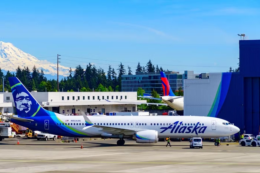 Lợi nhuận Alaska Airlines giảm mạnh, các hãng bay lớn khởi sắc