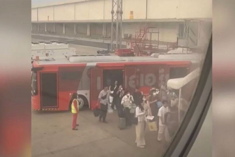 Thai Air Asia bỏ rơi 23 khách trên xe buýt trong sân bay