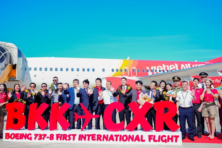 Vietjet Thái Lan lần đầu bay đến Cam Ranh bằng tàu Boeing 737-8
