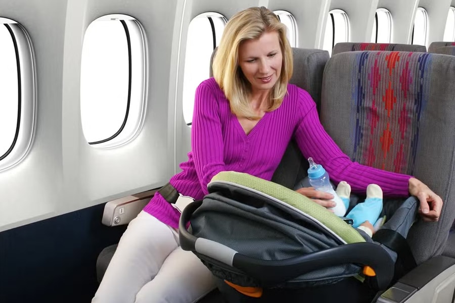 Vietnam Airlines tiên phong áp dụng dịch vụ “ghế ô tô” cho trẻ em