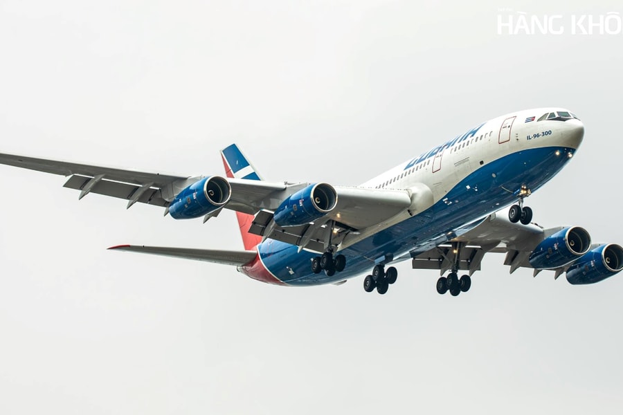 Chiếc Ilyushin Il-96-300 cuối cùng của hãng Cubana ghé thăm Nội Bài
