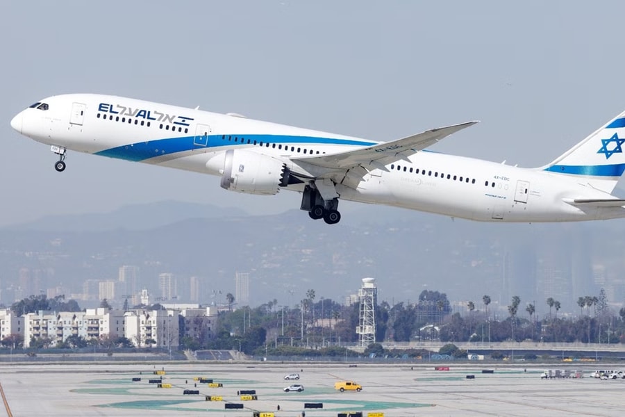 Hãng bay của Israel đối mặt án phạt 39 triệu USD do tăng giá vé quá mức