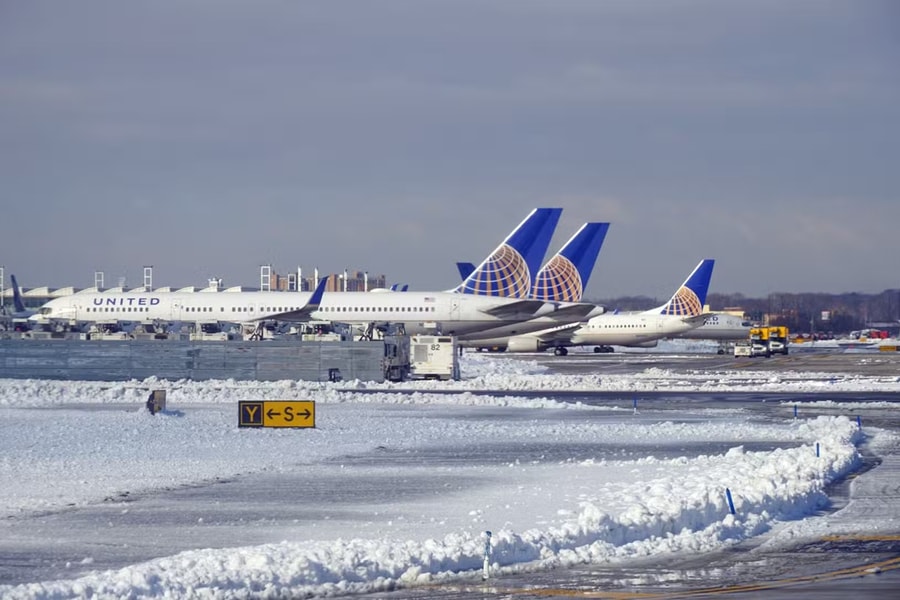 Thiên tai nghiêm trọng nhất 150 năm, hàng không Mỹ chịu cú sốc kép