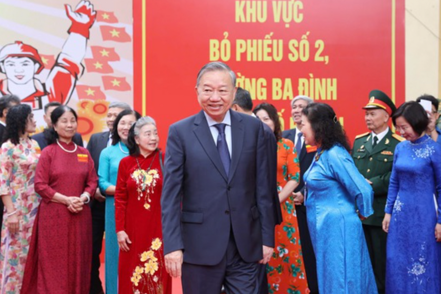 Hình ảnh các đồng chí lãnh đạo Đảng, Nhà nước thực hiện quyền cử tri