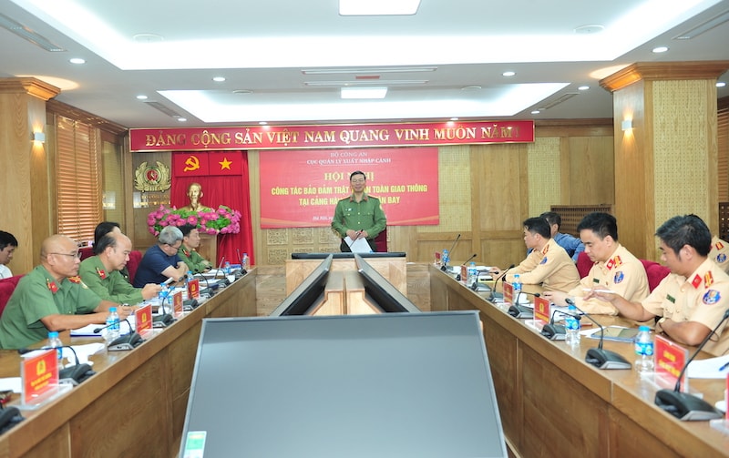 Tăng cường đảm bảo trật tự, an toàn giao thông tại cảng hàng không, sân bay