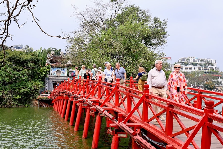 Hàng không ổn định góp phần thu hút khách du lịch quốc tế đạt kỷ lục