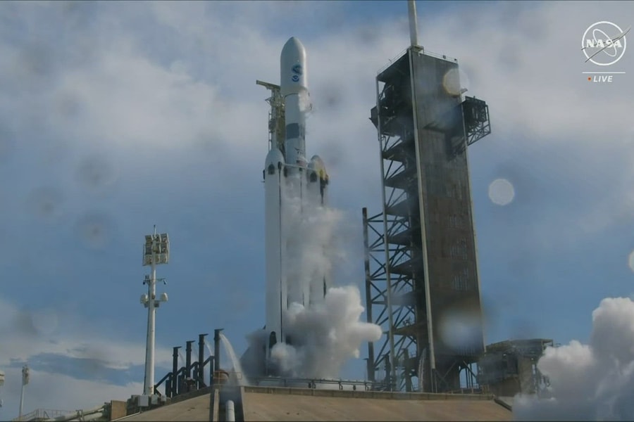 Vì sao SpaceX bất ngờ hoãn phóng ‘siêu tên lửa’ Falcon Heavy ở 28 giây cuối cùng?