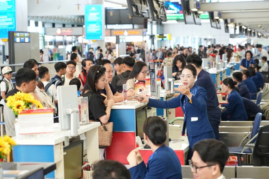 Lượng khách tăng mạnh nhưng không ùn ứ tại các sân bay dịp lễ 30/4 - 1/5
