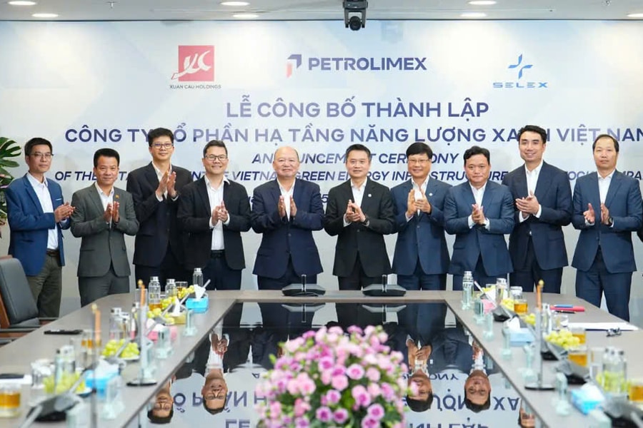 Petrolimex, Xuân Cầu Holdings và Selex Motors lập liên doanh hạ tầng năng lượng xanh