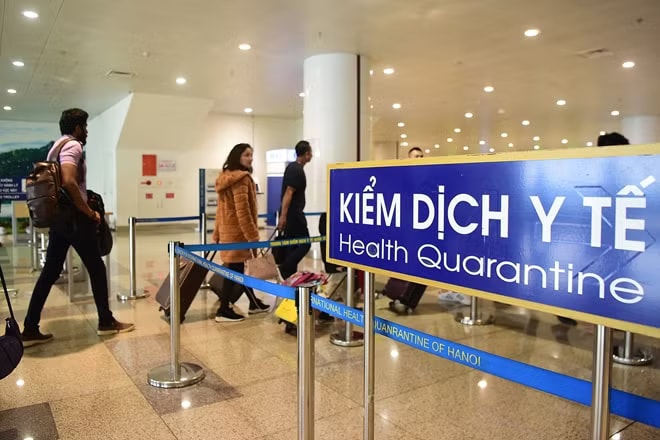 Hàng không tăng cường kiểm soát người nhập cảnh để phòng dịch Ebola