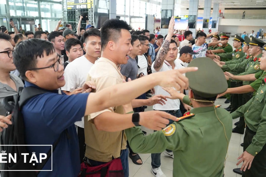 Hơn 300 người tham gia diễn tập xử lý gây rối, bạo loạn tại sân bay Nội Bài