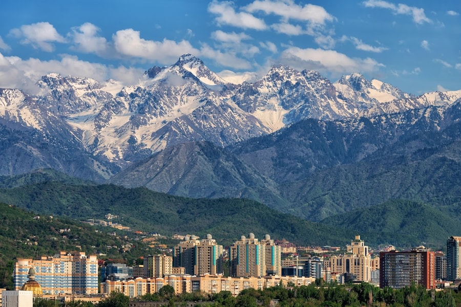 Chỉ từ 4,9 triệu đồng, du khách Việt có thể bay thẳng tới thành phố Almaty