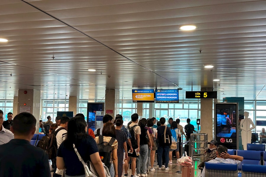 Sân bay Tân Sơn Nhất tăng tần suất bay phục vụ cao điểm hè