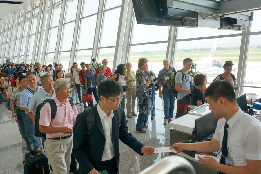 Giá vé máy bay giảm mạnh trước thềm mùa cao điểm du lịch hè 2026