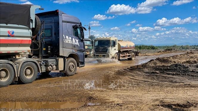 Quảng Trị chỉ đạo xử lý bụi ảnh hưởng dân sinh quanh dự án sân bay