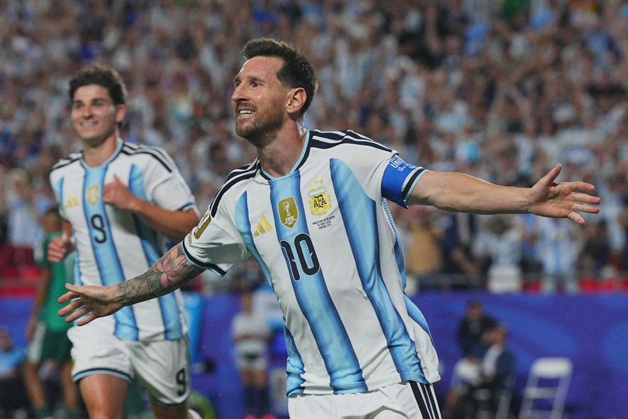 Messi và Ronaldo cùng tỏa sáng, hàng không thế giới tăng công suất vận hành