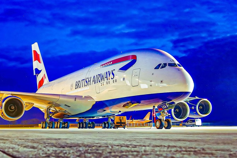 Airbus A380 của British Airways phải chuyển hướng sau nhiều vòng bay chờ