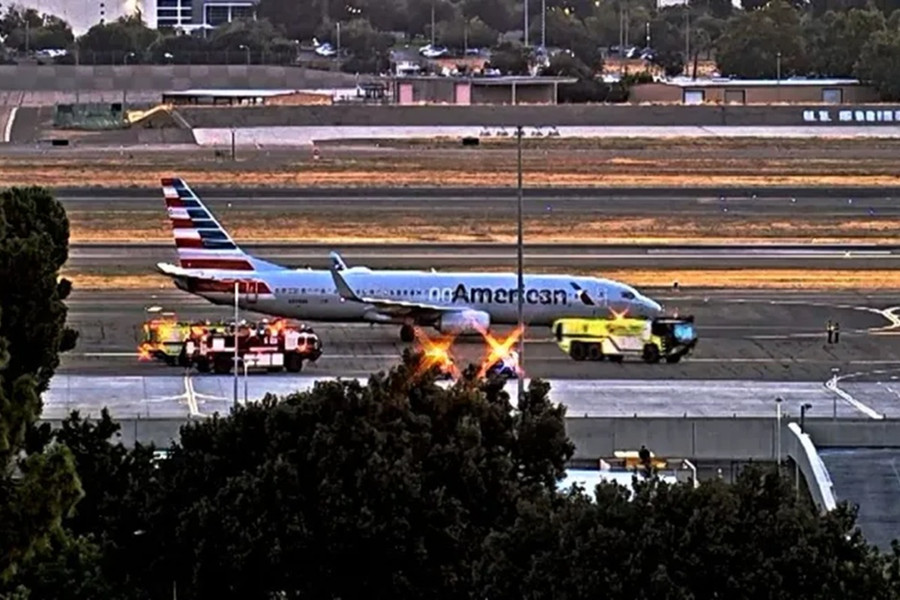 Sự cố động cơ, máy bay Boeing 737-800 của American Airlines hủy cất cánh