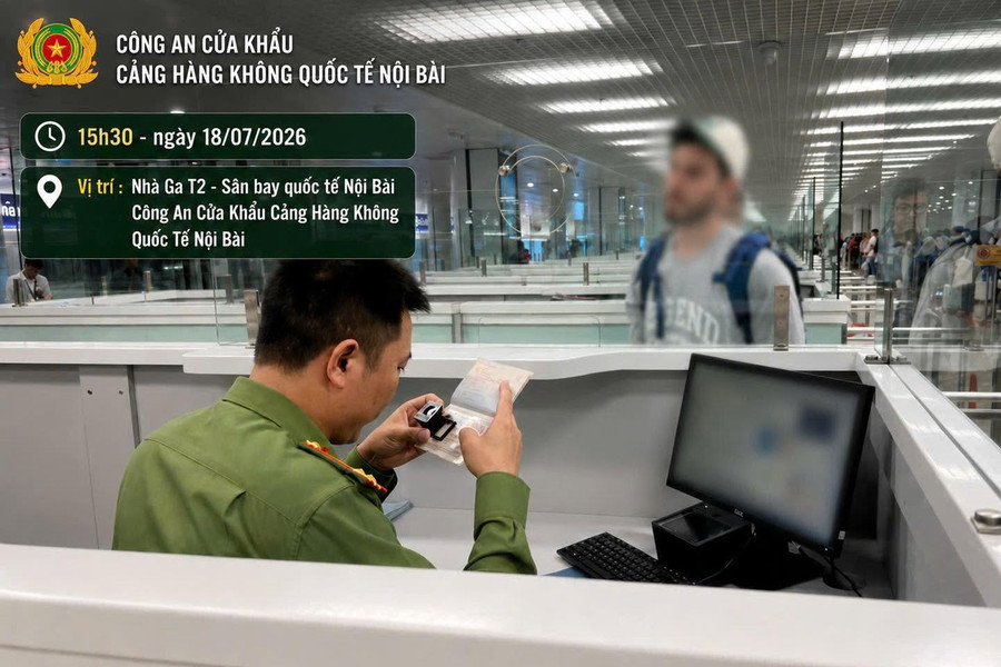 Phát hiện khách nước ngoài sử dụng giấy tờ giả để nhập cảnh ở Nội Bài