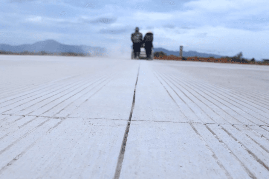 Đường băng số 2 sân bay Phù Cát sắp hoàn thiện