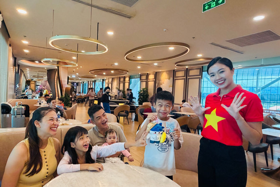 Món quà nhỏ tại sân bay mang thông điệp “Việt Nam diệu kỳ”