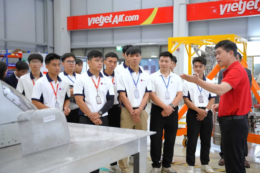 Lời giải cho 'cơn khát' nhân lực hàng không